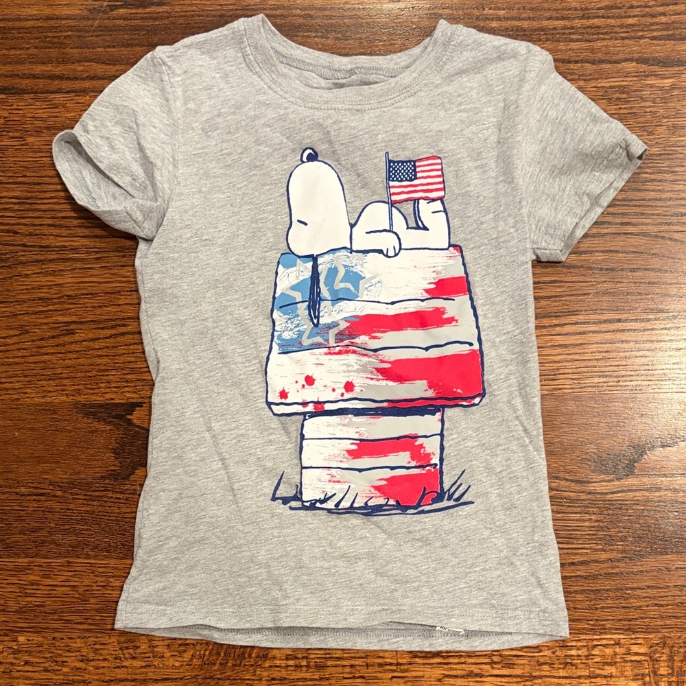 Peanuts Gray T-Shirt with Snoopy and American Flag